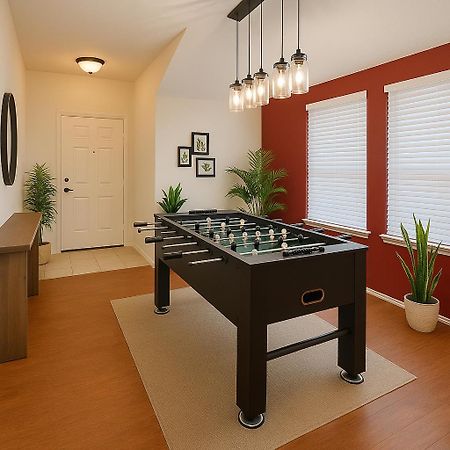 Work, Play & Stay King Bed With Foosball! Aubrey المظهر الخارجي الصورة