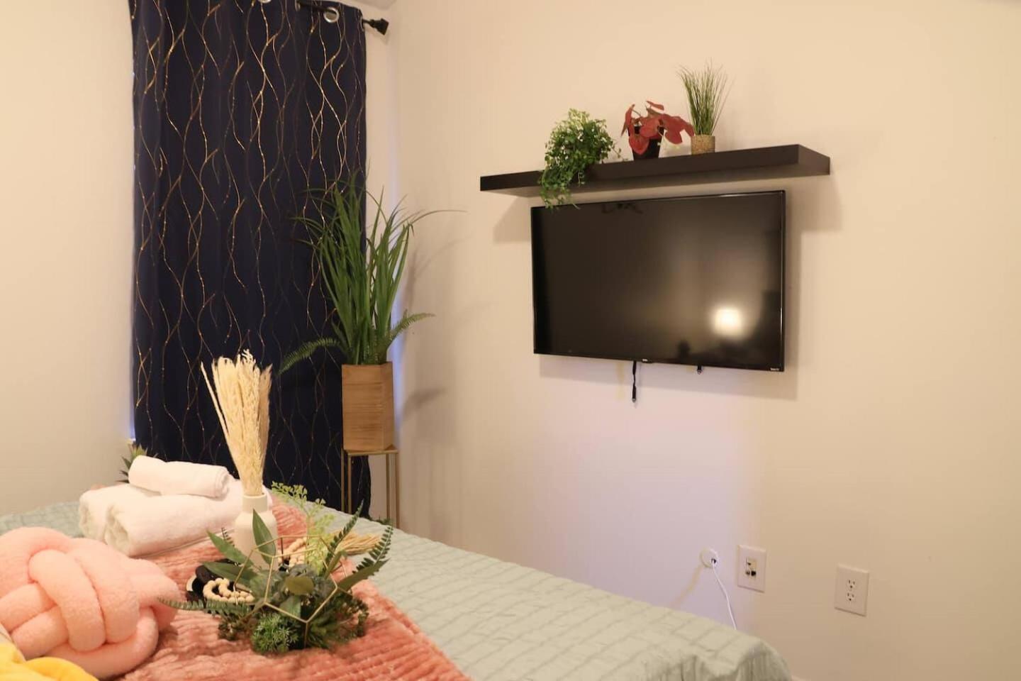 Work, Play & Stay King Bed With Foosball! Aubrey المظهر الخارجي الصورة