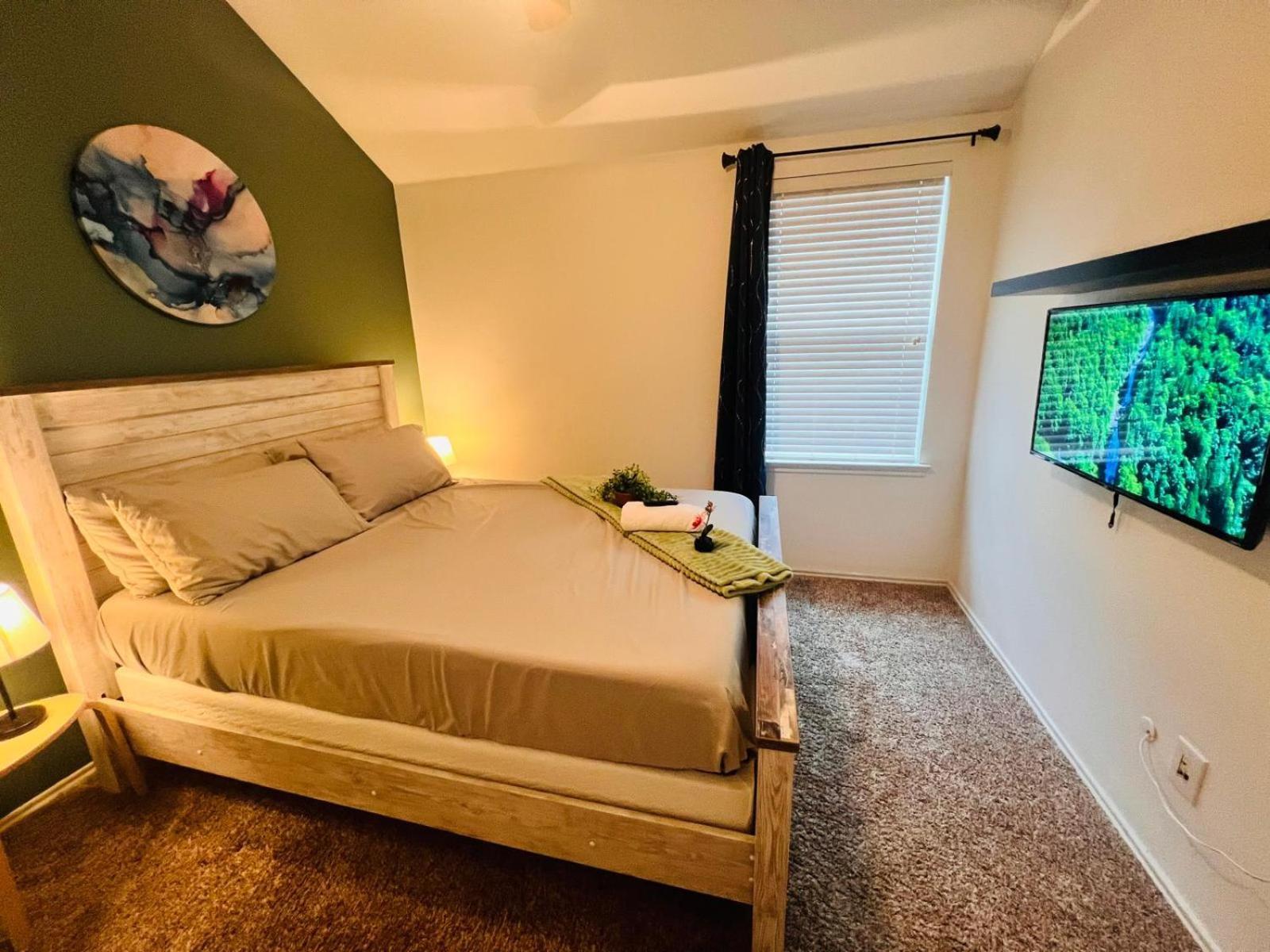 Work, Play & Stay King Bed With Foosball! Aubrey المظهر الخارجي الصورة